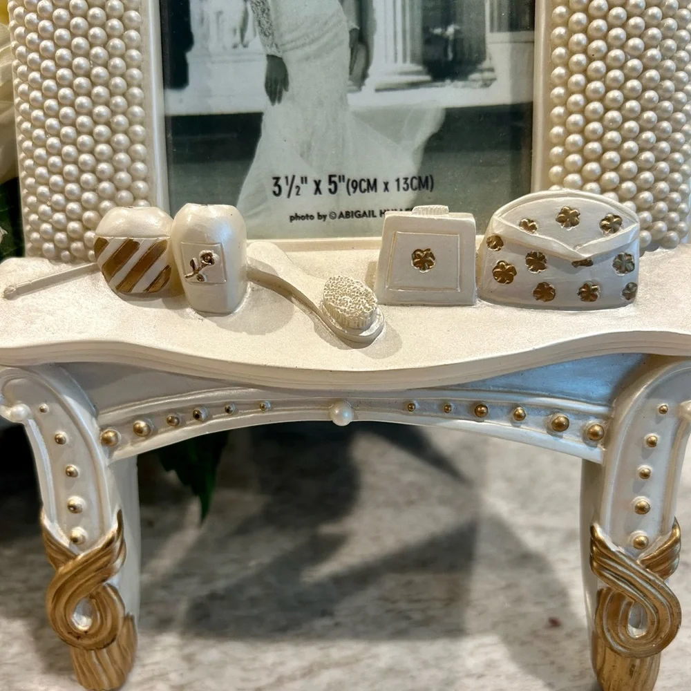 Bridal vanity photo frame for 3.5 x 5 photo